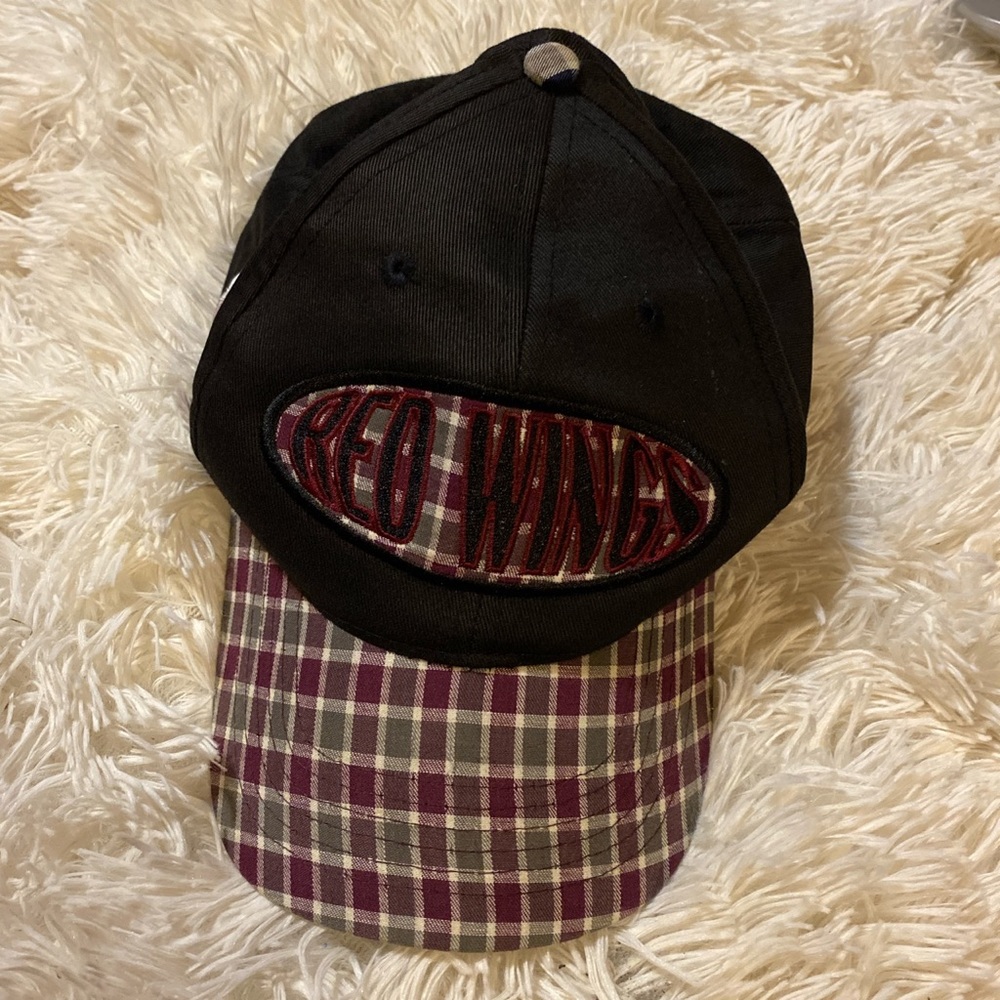 vintage red wings snap back ball cap